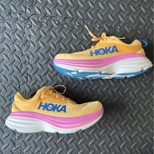 Light orange, pink, blue, & white. Women’s 8.5 Hoka. Bondi. Great condition.